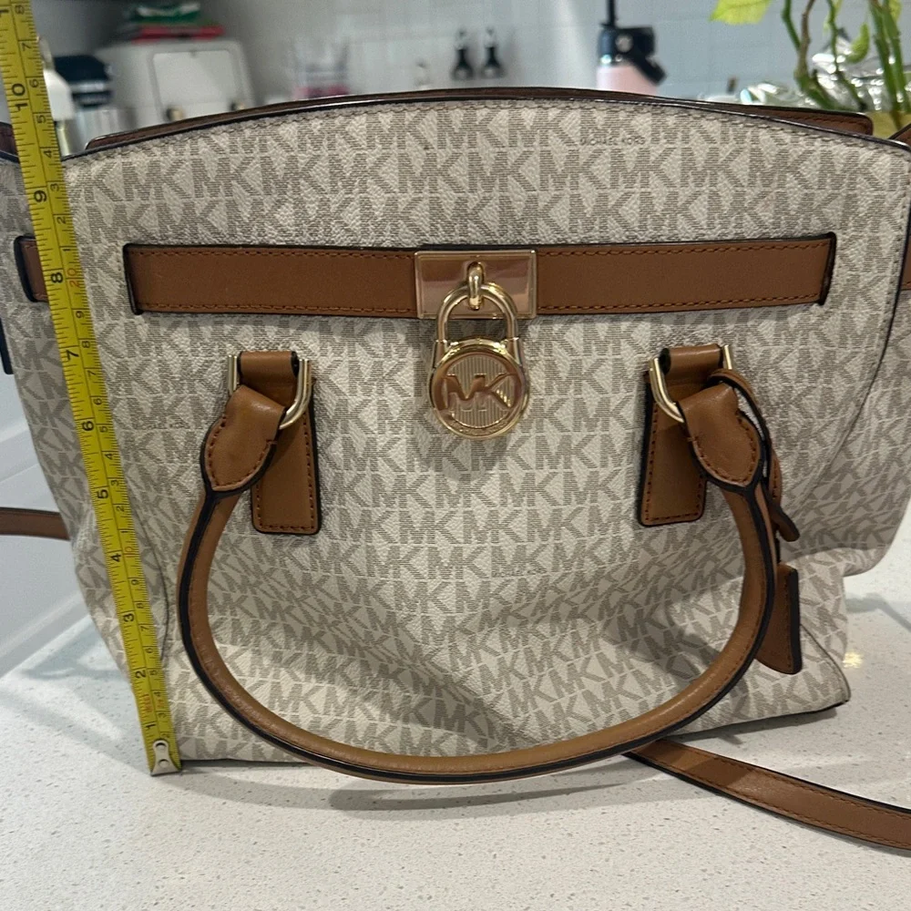Michael Kors Tan and Cream Shoulder Bag - Picture 2 of 9